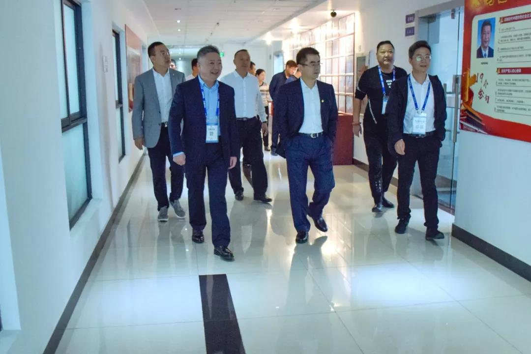 1541582108625381.jpg 萬(wàn)順叫車(chē)-本地駕駛員熟人熟路