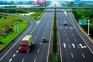 新手跑高速，在路上別做這些事，否則害人害己！