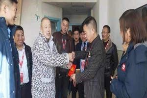 情濃冬日暖人心|萬(wàn)順叫車合肥分公司總經(jīng)理攜團(tuán)隊(duì)探望患癌同事并送去慰問金